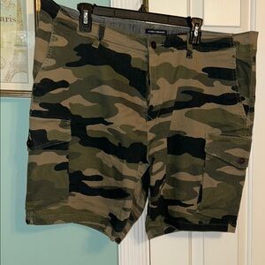 One week left to make an offer on this- 
Lucky Brand Men's Camouflage Cargo